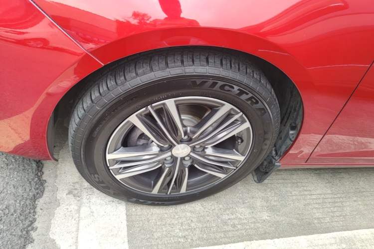 Used Peugeot 308 2018 1.6L Automatic Luxury Edition Left Front Wheel Hub