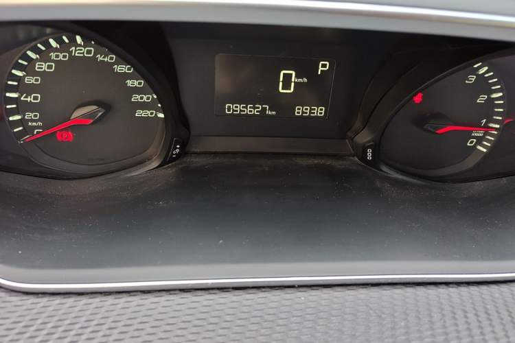 Used Peugeot 308 2018 230THP Automatic Luxury Edition Odometer Close Up