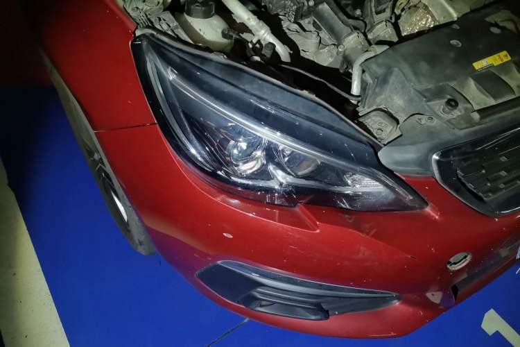 Used Peugeot 308 2018 230THP Automatic Luxury Edition Right Front Headlight