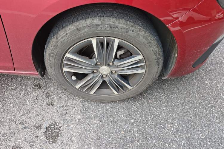 Used Peugeot 308 2018 230THP Automatic Luxury Edition Right Front Wheel Hub