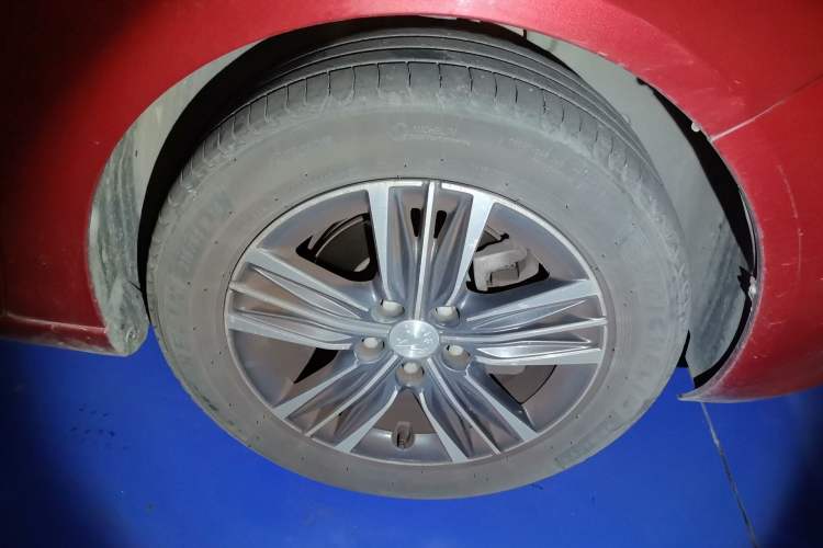 Used Peugeot 308 2018 230THP Automatic Luxury Edition Right Front Wheel Hub