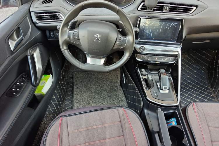 Used Peugeot 308 2018 230THP Automatic Luxury Edition Steering Wheel