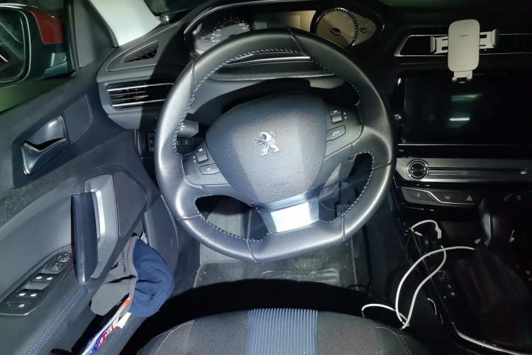 Used Peugeot 308 2018 230THP Automatic Luxury Edition Steering Wheel
