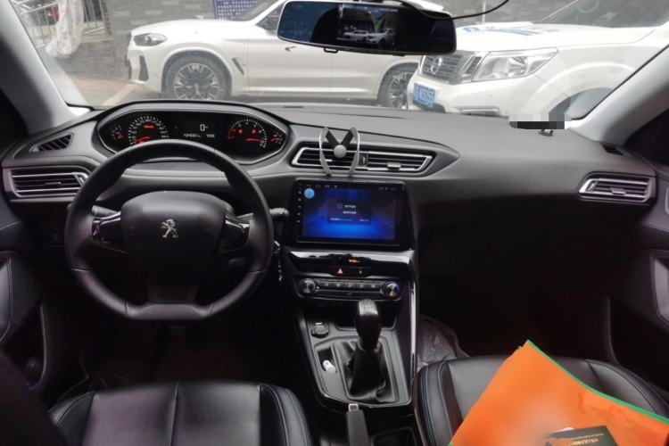 Used Peugeot 308 2018 1.6L Manual Fashion Edition Center Console