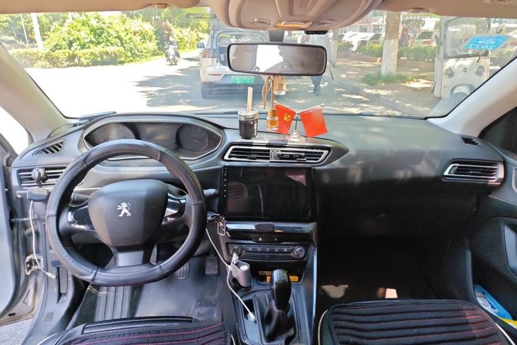 Used Peugeot 308 2018 1.6L Manual Fashion Edition Center Console