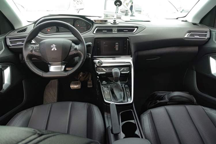 Used Peugeot 308 2018 1.6L Automatic Luxury Edition Center Console