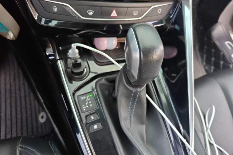 Used Peugeot 308 2018 1.6L Automatic Luxury Edition Gear Lever