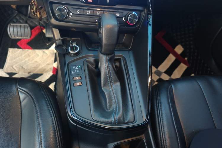 Used Peugeot 308 2018 1.6L Automatic Fashion Edition Gear Lever