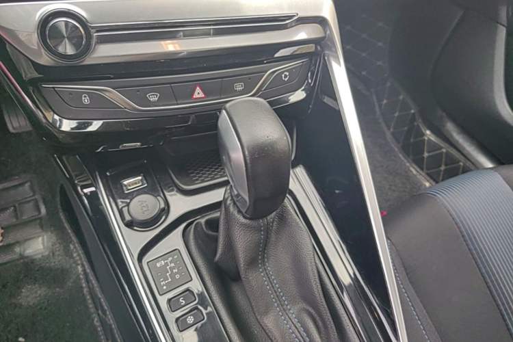Used Peugeot 308 2018 1.6L Automatic Luxury Edition Gear Lever