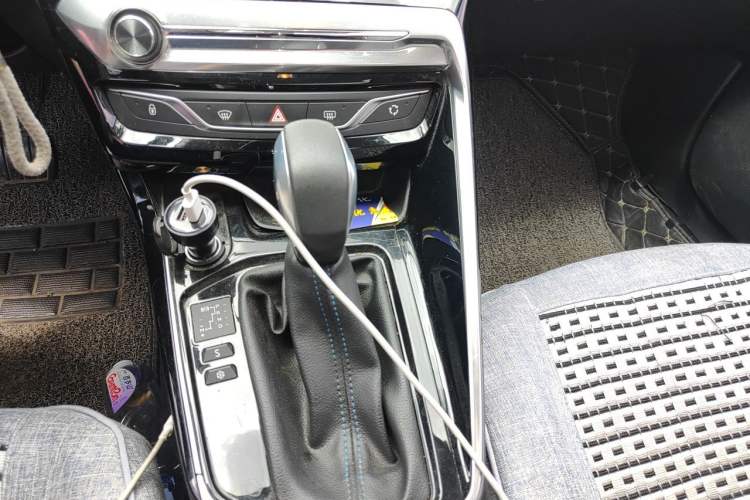 Used Peugeot 308 2018 1.6L Automatic Luxury Edition Gear Lever