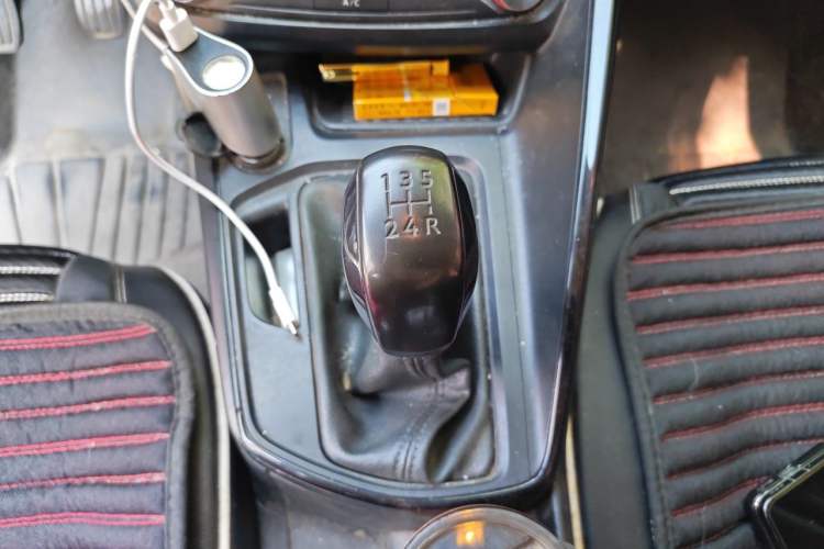 Used Peugeot 308 2018 1.6L Manual Fashion Edition Gear Lever
