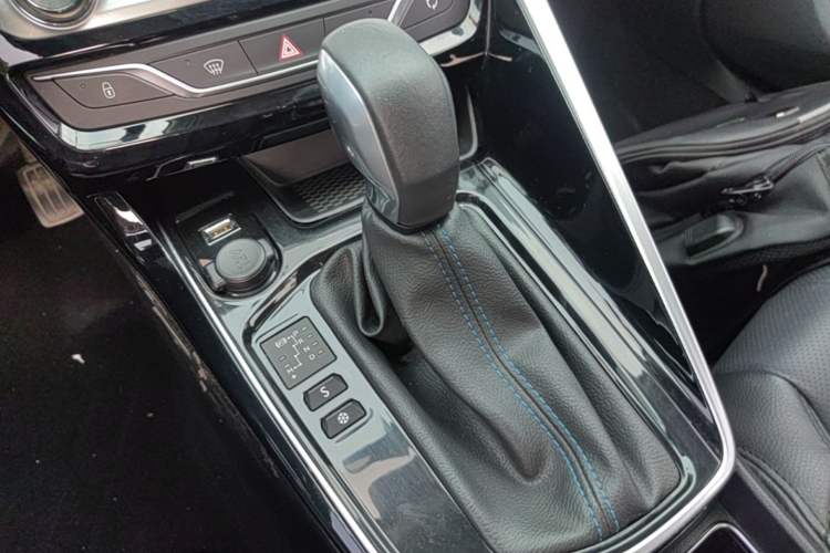 Used Peugeot 308 2018 1.6L Automatic Luxury Edition Gear Lever