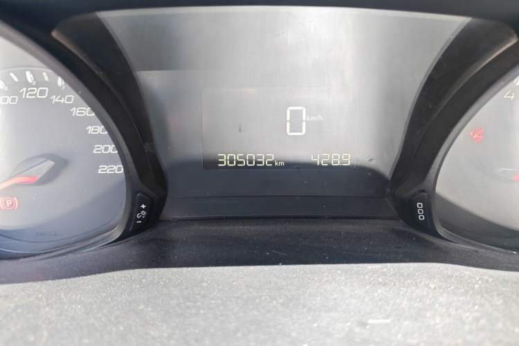 Used Peugeot 308 2018 1.6L Manual Fashion Edition Odometer Close Up