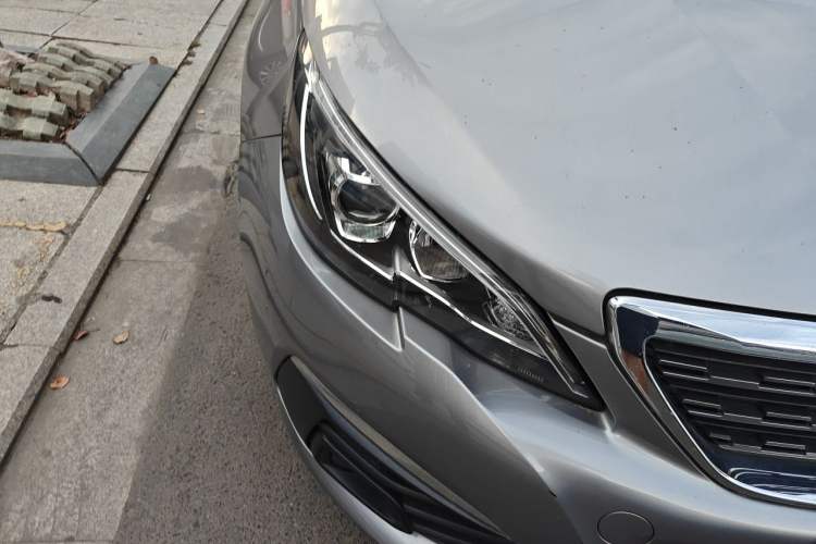 Used Peugeot 308 2018 1.6L Automatic Luxury Edition Right Front Headlight