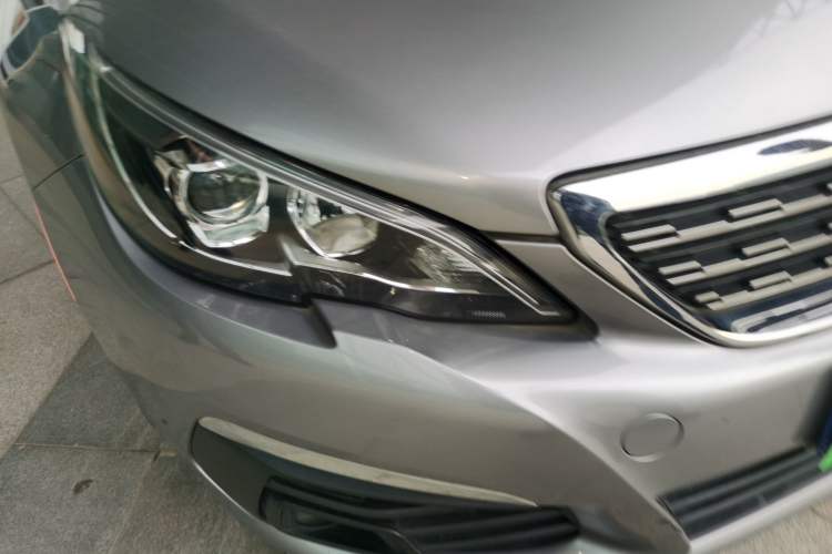Used Peugeot 308 2018 1.6L Automatic Luxury Edition Right Front Headlight