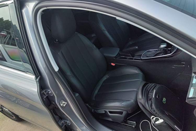 Used Peugeot 308 2018 1.6L Automatic Luxury Edition Right Front Seat