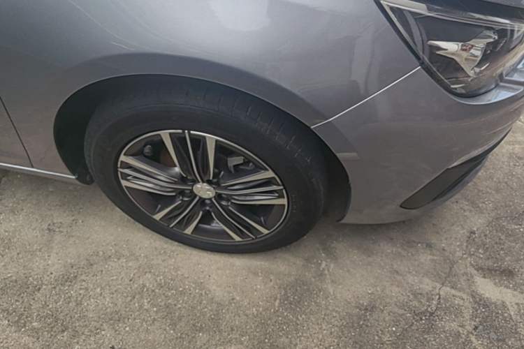 Used Peugeot 308 2018 1.6L Automatic Luxury Edition Right Front Wheel Hub