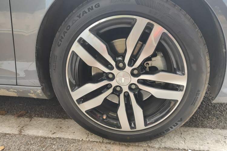 Used Peugeot 308 2018 350THP Automatic Prestige Edition Right Front Wheel Hub