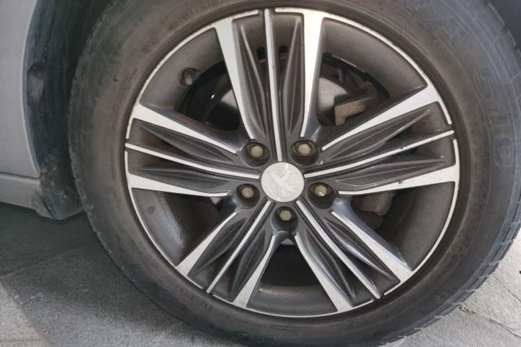 Used Peugeot 308 2018 1.6L Automatic Luxury Edition Right Front Wheel Hub