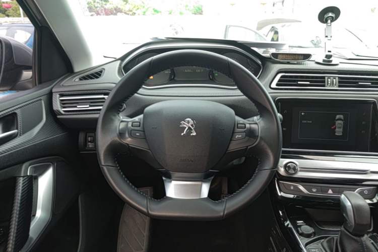 Used Peugeot 308 2018 1.6L Automatic Luxury Edition Steering Wheel