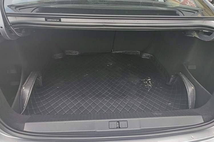 Used Peugeot 308 2018 1.6L Automatic Luxury Edition Trunk