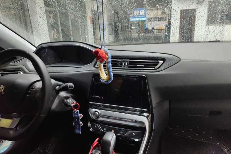 Used Peugeot 308 2018 1.6L Automatic Luxury Edition Audio And AC Panel