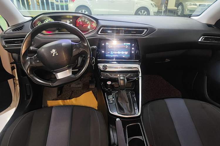 Used Peugeot 308 2018 1.6L Automatic Luxury Edition Audio And AC Panel