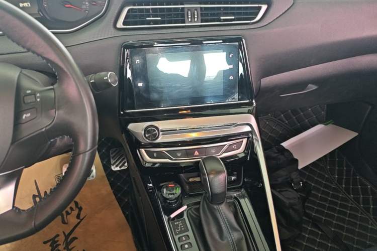 Used Peugeot 308 2018 1.6L Automatic Luxury Edition Audio And AC Panel