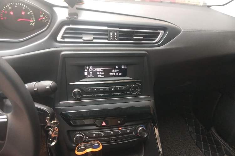 Used Peugeot 308 2018 1.6L Manual Fashion Edition Audio And AC Panel