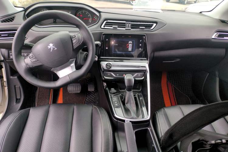 Used Peugeot 308 2018 230THP Automatic Luxury Edition Center Console