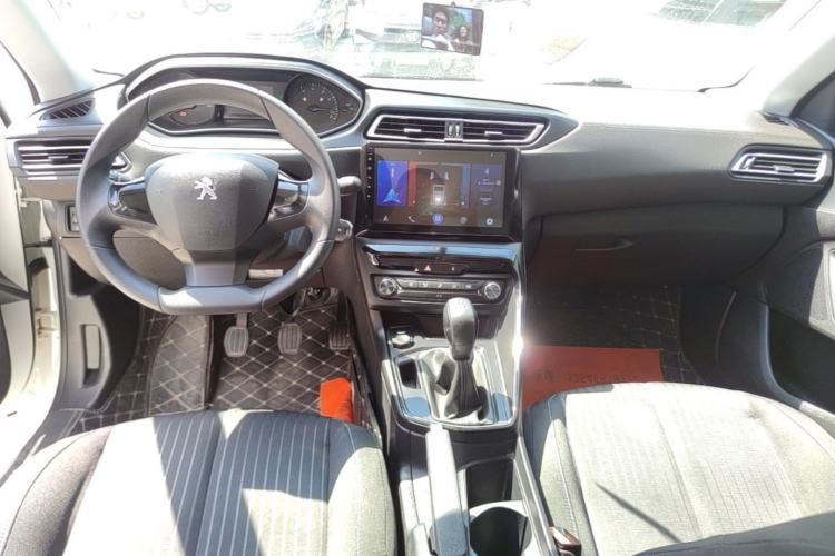 Used Peugeot 308 2018 1.6L Manual Fashion Edition Center Console