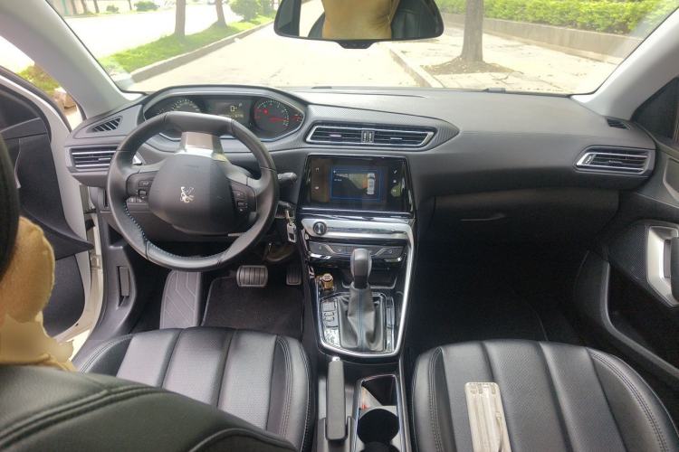 Used Peugeot 308 2018 1.6L Automatic Luxury Edition Center Console
