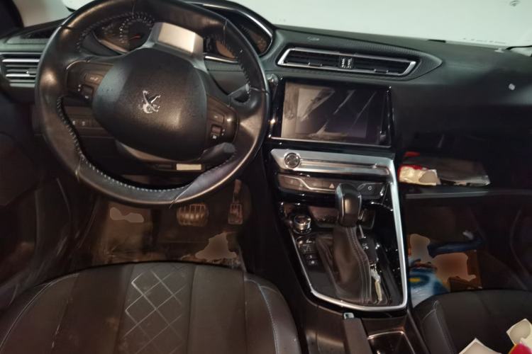 Used Peugeot 308 2018 1.6L Automatic Fashion Edition Center Console