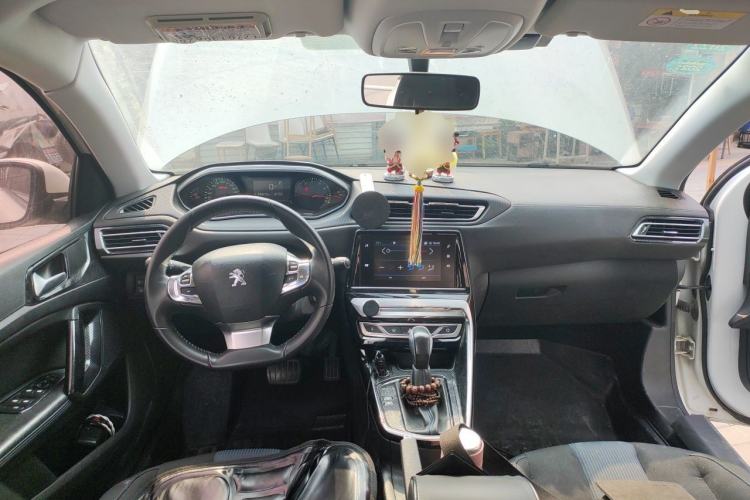 Used Peugeot 308 2018 1.6L Automatic Luxury Edition Center Console