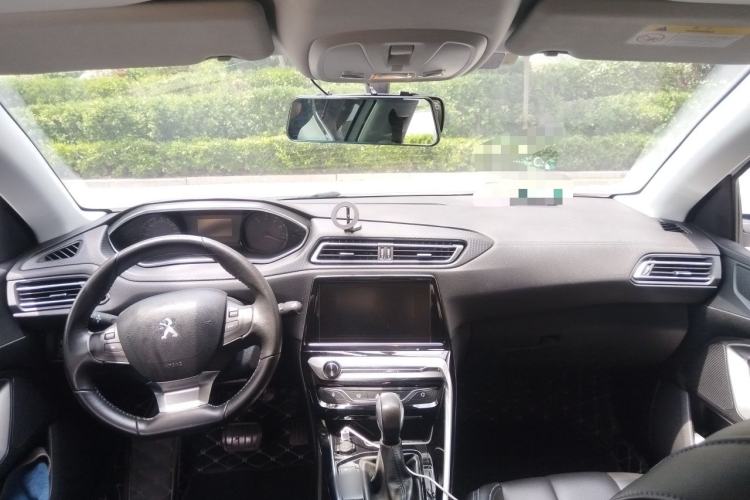 Used Peugeot 308 2018 1.6L Automatic Luxury Edition Center Console