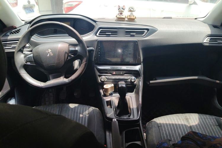 Used Peugeot 308 2018 1.6L Manual Fashion Edition Center Console