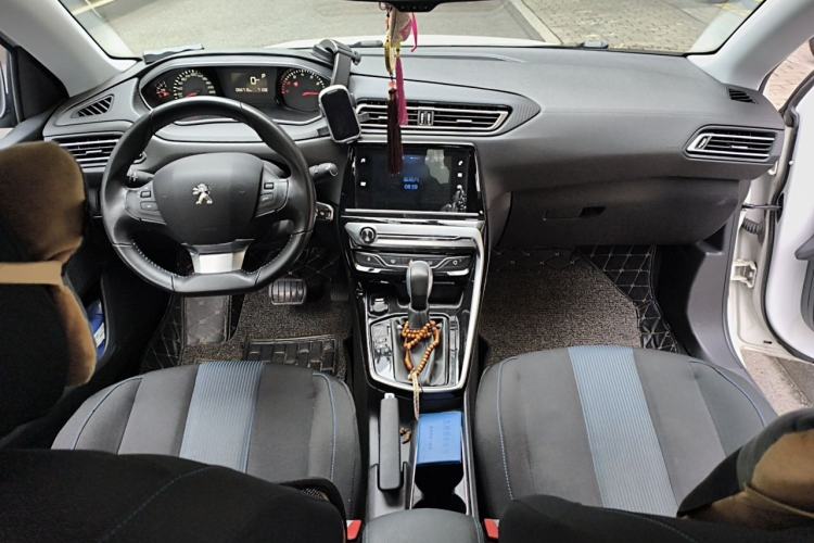 Used Peugeot 308 2018 1.6L Automatic Luxury Edition Center Console