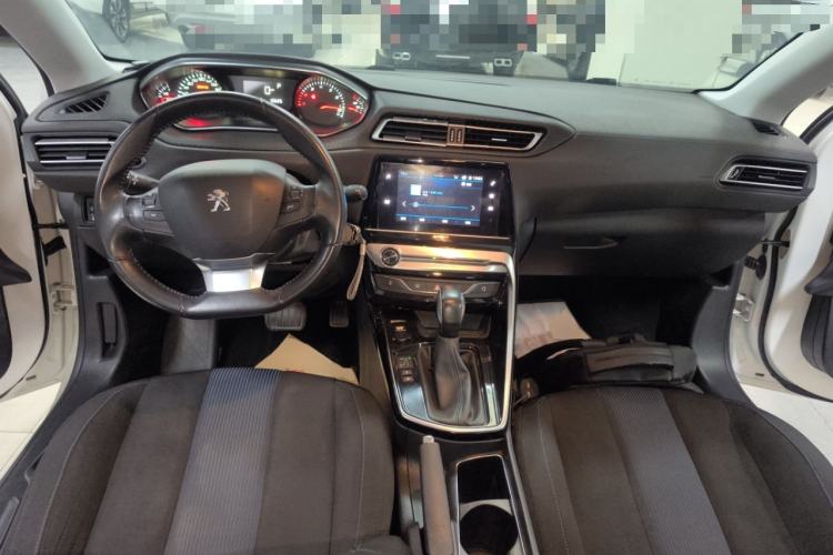 Used Peugeot 308 2018 1.6L Automatic Luxury Edition Center Console