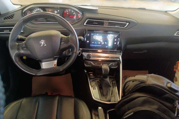 Used Peugeot 308 2018 1.6L Automatic Luxury Edition Center Console