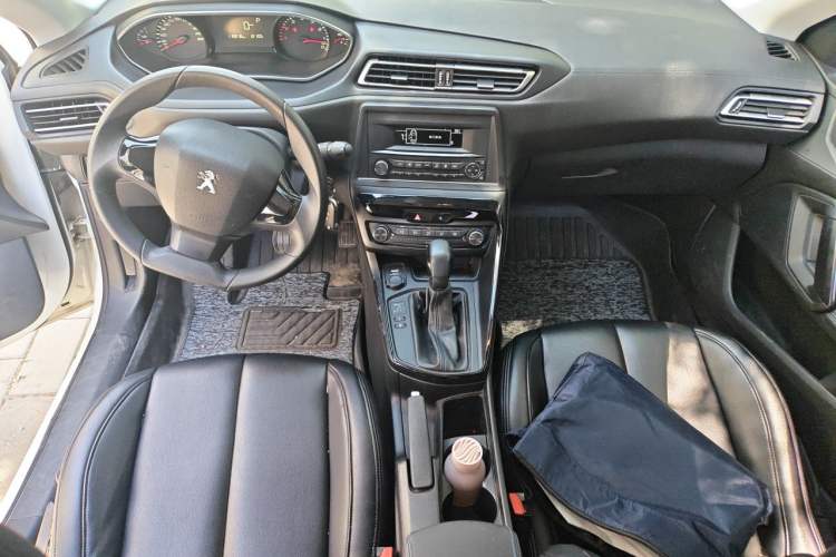 Used Peugeot 308 2018 1.6L Automatic Fashion Edition Center Console