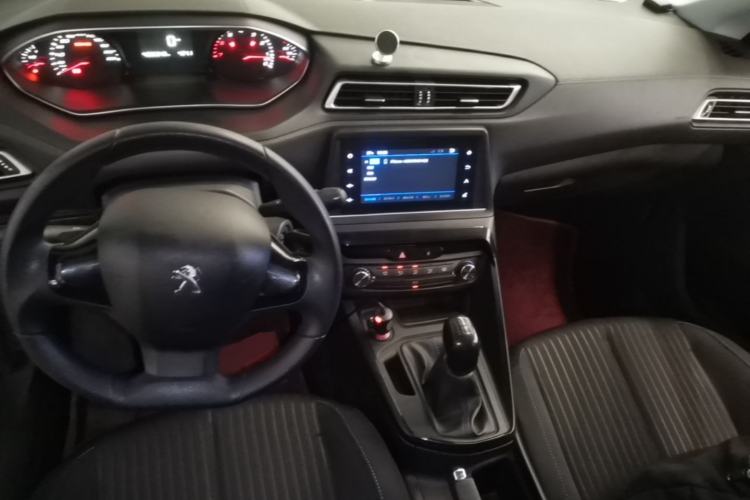 Used Peugeot 308 2018 1.6L Manual Fashion Edition Center Console