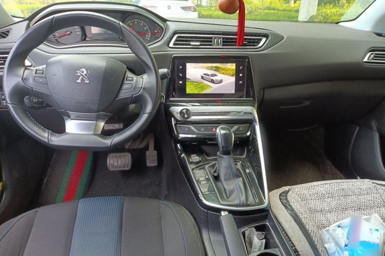 Used Peugeot 308 2018 230THP Automatic Luxury Edition Center Console