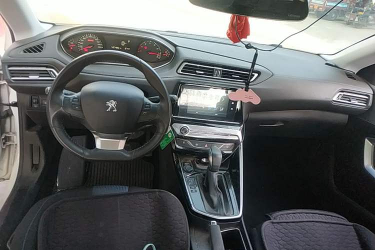 Used Peugeot 308 2018 1.6L Automatic Luxury Edition Center Console