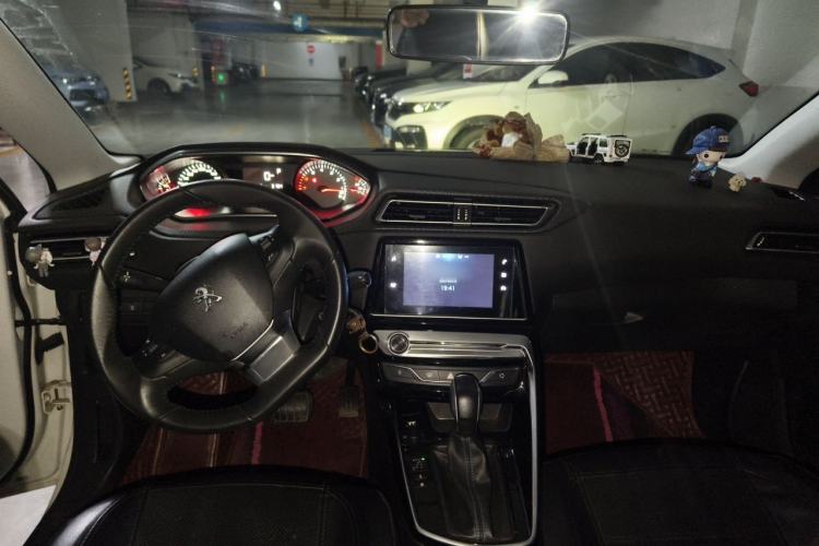 Used Peugeot 308 2018 1.6L Automatic Luxury Edition Center Console