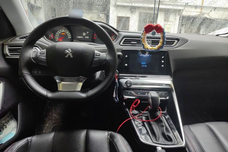 Used Peugeot 308 2018 1.6L Automatic Luxury Edition Center Console