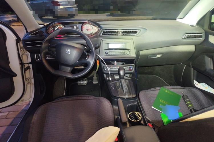 Used Peugeot 308 2018 1.6L Automatic Fashion Edition Center Console