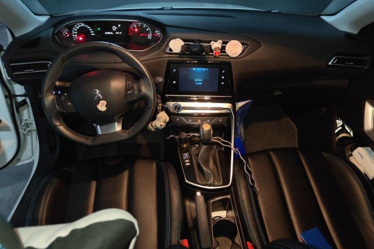 Used Peugeot 308 2018 1.6L Automatic Luxury Edition Center Console