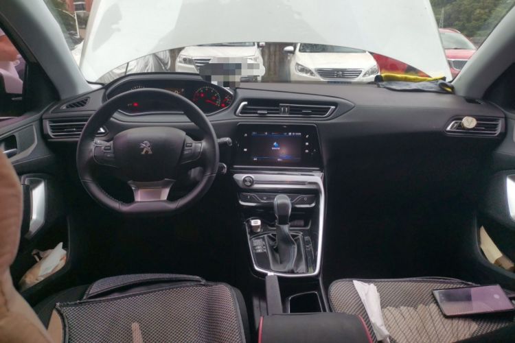 Used Peugeot 308 2018 1.6L Automatic Luxury Edition Center Console