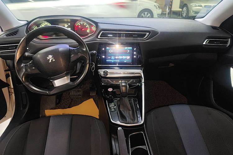 Used Peugeot 308 2018 1.6L Automatic Luxury Edition Center Console