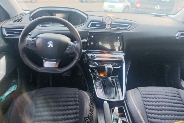 Used Peugeot 308 2018 1.6L Automatic Luxury Edition Center Console